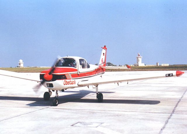 Vor dem Abflug in Malta, Clubausflug Motorflugunion Klosterneuburg, 2001, Flugschule